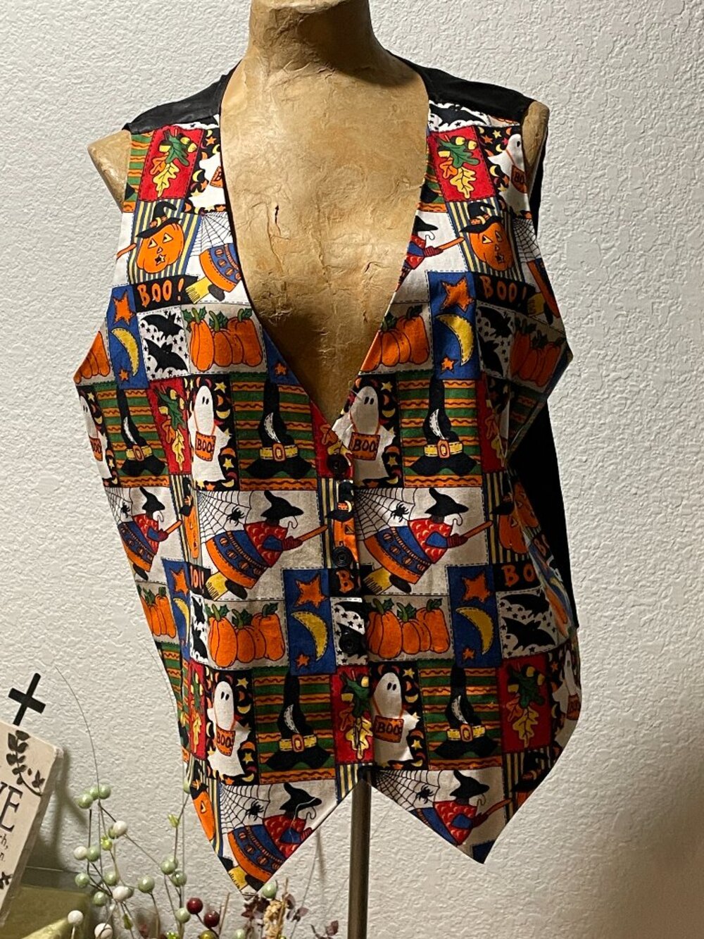 BASIC EDITIONS Halloween Vest L  Witches Ghosts Pumpkins Bats Spiders  Large